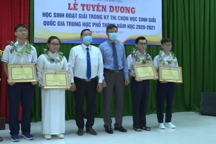 Kiên Giang Khen thưởng học sinh giỏi cấp quốc gia Trung học phổ thông