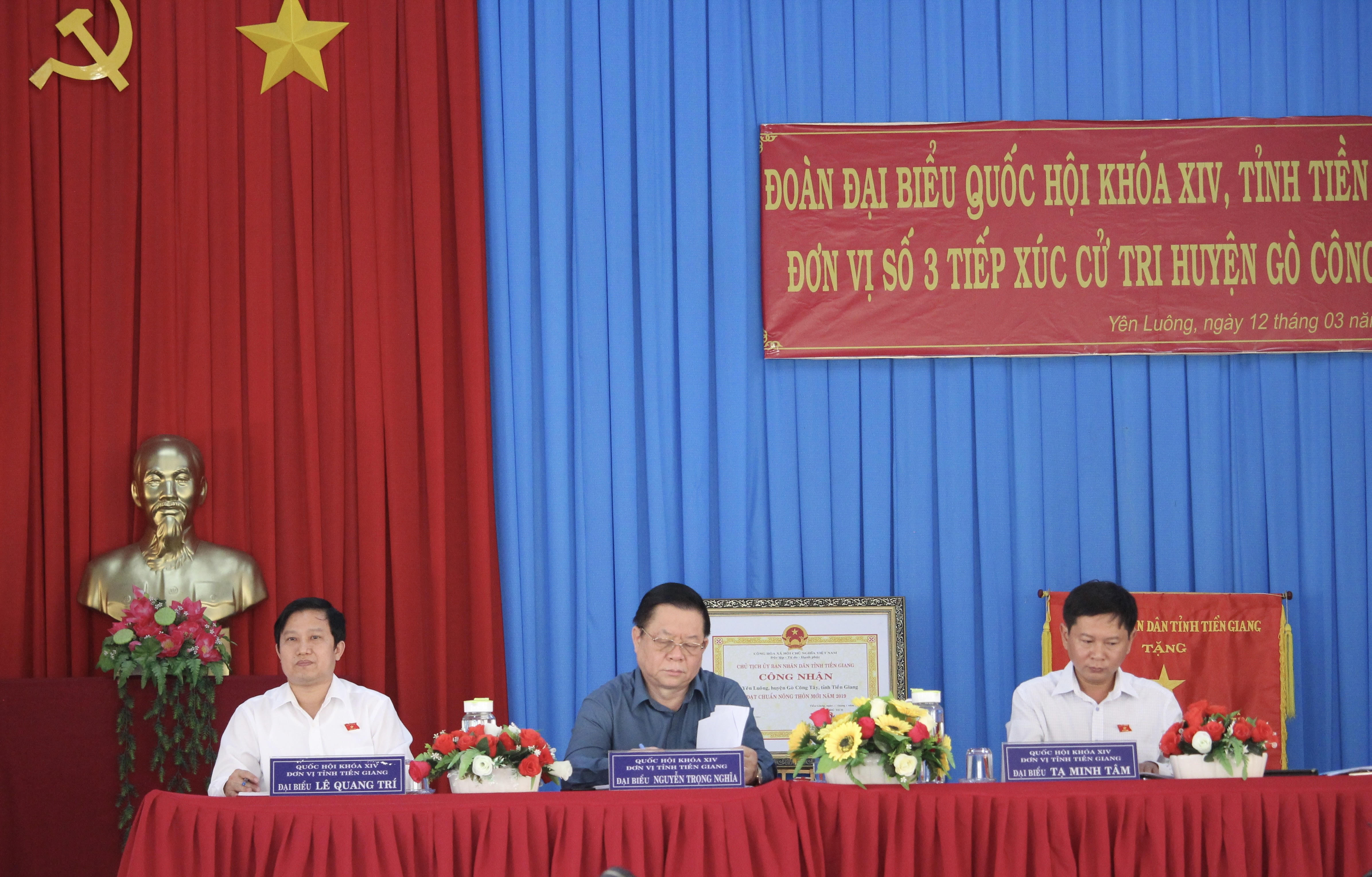 Trưởng ban Tuyên giáo Trung ương tiếp xúc cử tri tại Tiền Giang