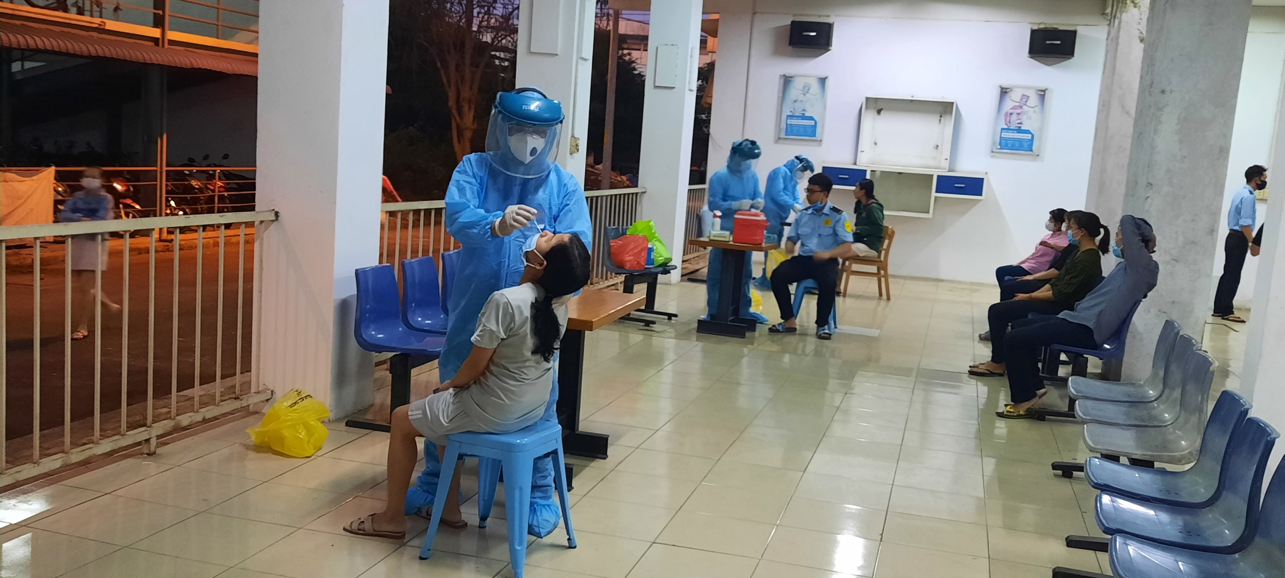 TP Hồ Chí Minh tăng cường kiểm soát COVID-19 tại sân bay