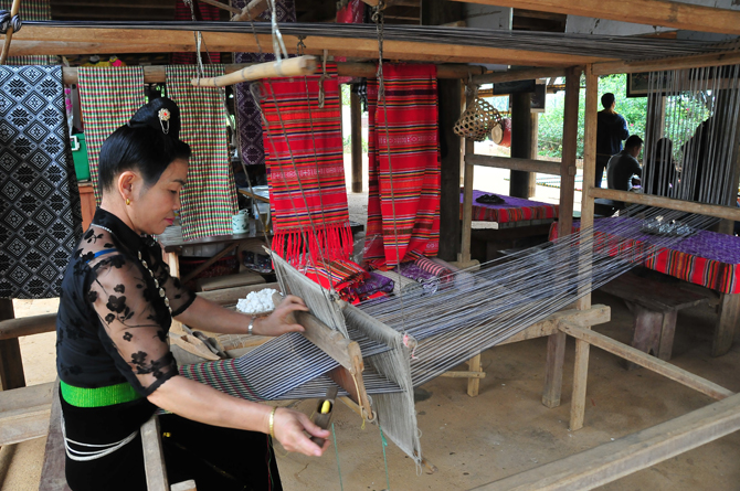 Sắc màu thổ cẩm dân tộc Thái