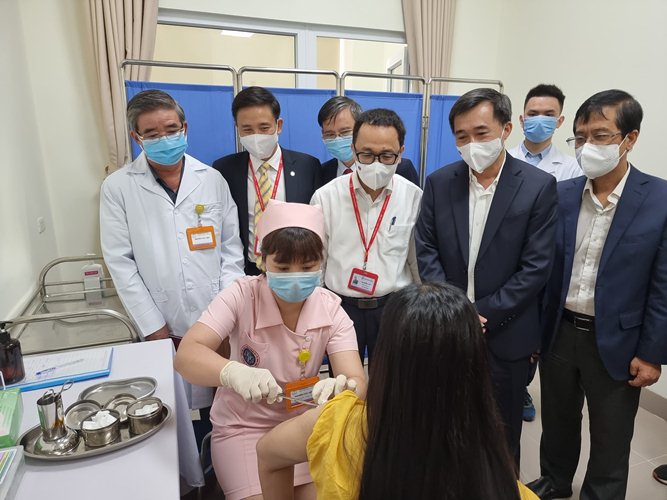 Việt Nam chính thức tiêm thử nghiệm vaccine COVID-19 thứ 2