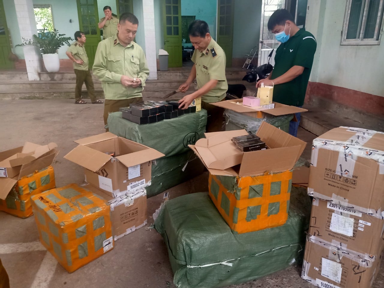 Lạng Sơn Phát hiện tạm giữ 6 650 sản phẩm thuốc lá điện tử nhập lậu đang lưu thông trên tuyến quốc lộ