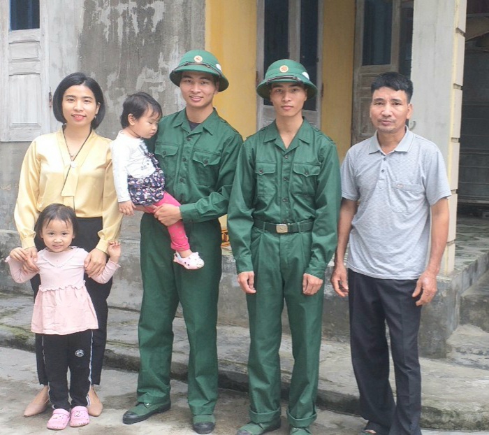 Hai anh em sinh đôi cùng viết đơn tình nguyện nhập ngũ