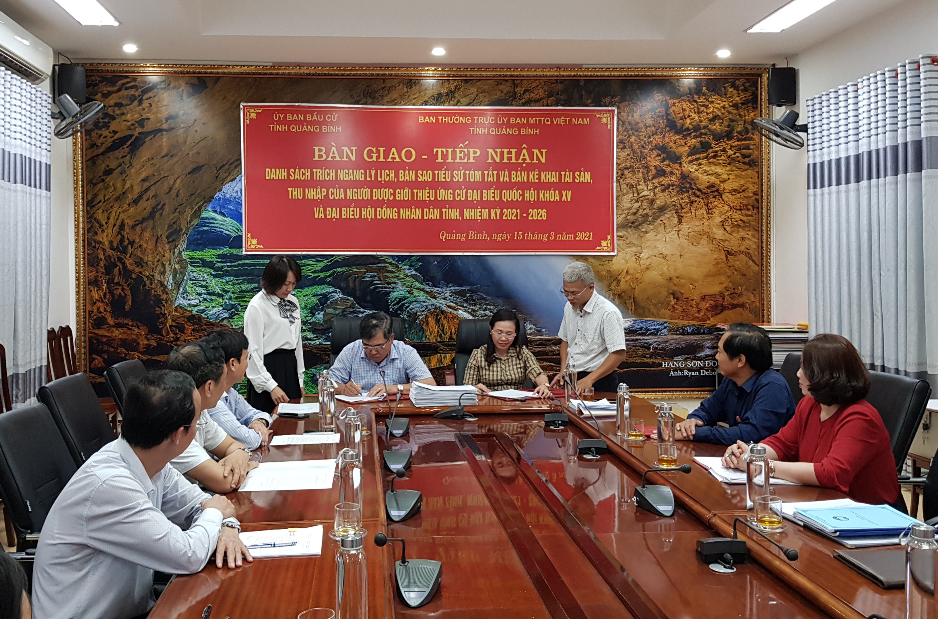 Quảng Bình Bàn giao, tiếp nhận hồ sơ người ứng cử đại biểu Quốc hội khóa XV và đại biểu HĐND