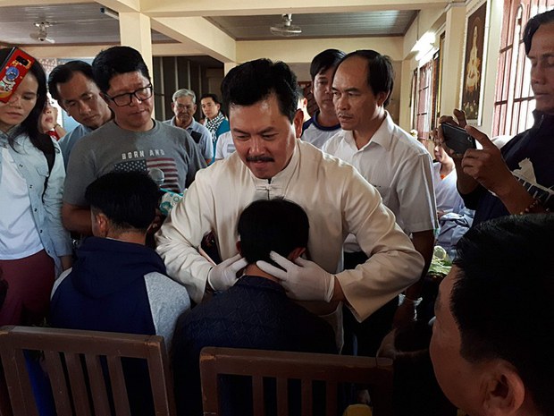 Ai quản lý “thần y”