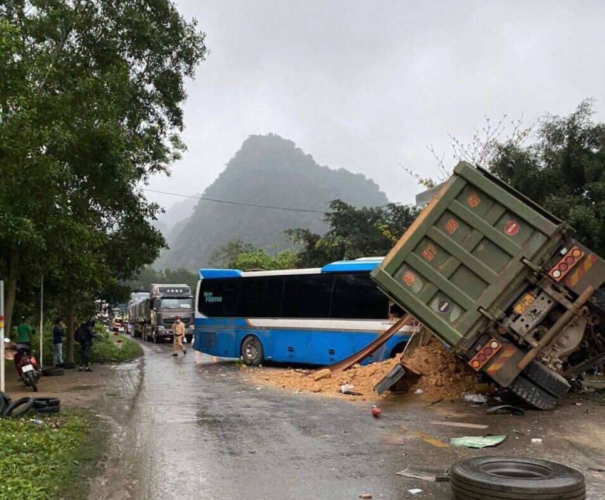 Ngăn chặn tai nạn giao thông đặc biệt nghiêm trọng đối với xe chở khách