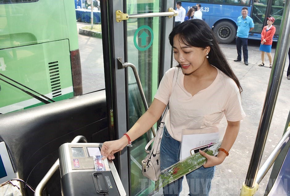 Tiếp tục thí điểm thẻ xe buýt thông minh