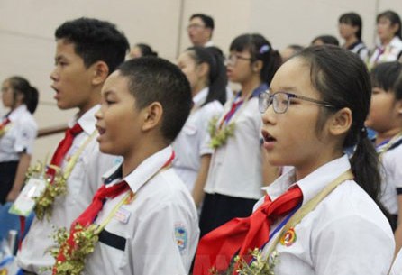 Bồi dưỡng cho thiếu nhi và các thế hệ đội viên về truyền thống vẻ vang của tổ chức Đoàn, Đội
