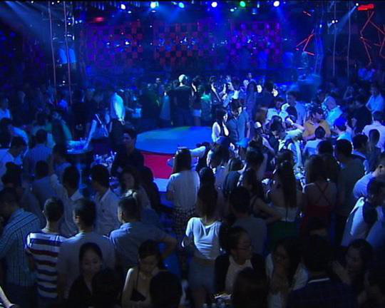 TP Hồ Chí Minh mở lại vũ trường, quán bar, karaoke từ 19 3