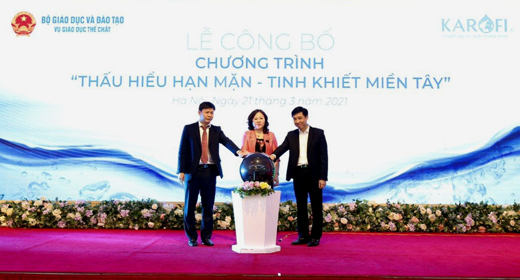 100 000 trẻ em miền Tây thụ hưởng nước lọc tinh khiết