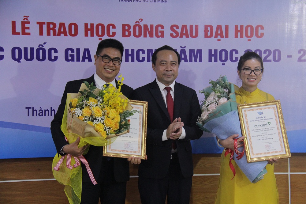 Đại học Quốc gia TPHCM Trao học bổng cho 31 học viên, nghiên cứu sinh sau đại học