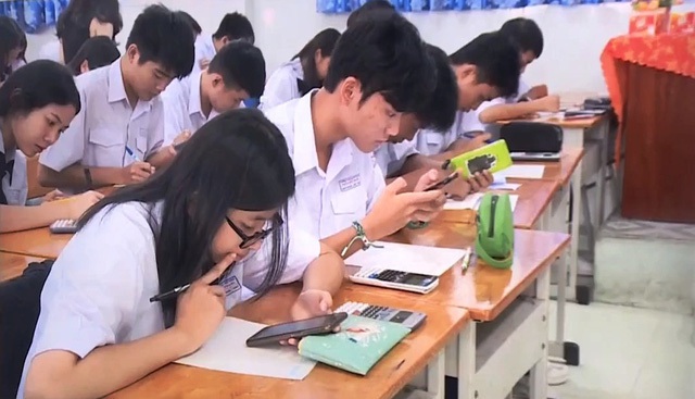 Cần làm rõ việc có cho học sinh sử dụng điện thoại trong lớp học hay không
