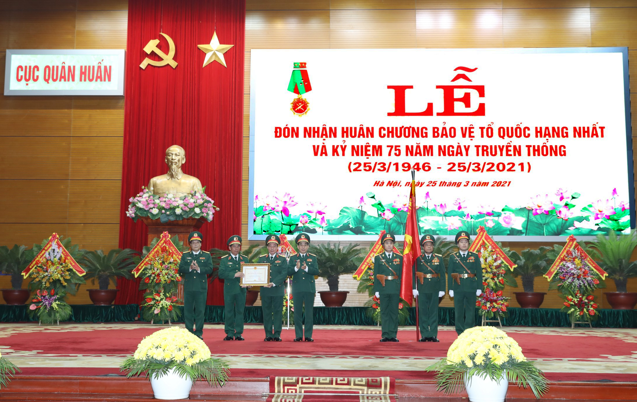Cục Quân huấn đón nhận Huân chương bảo vệ Tổ quốc hạng Nhất