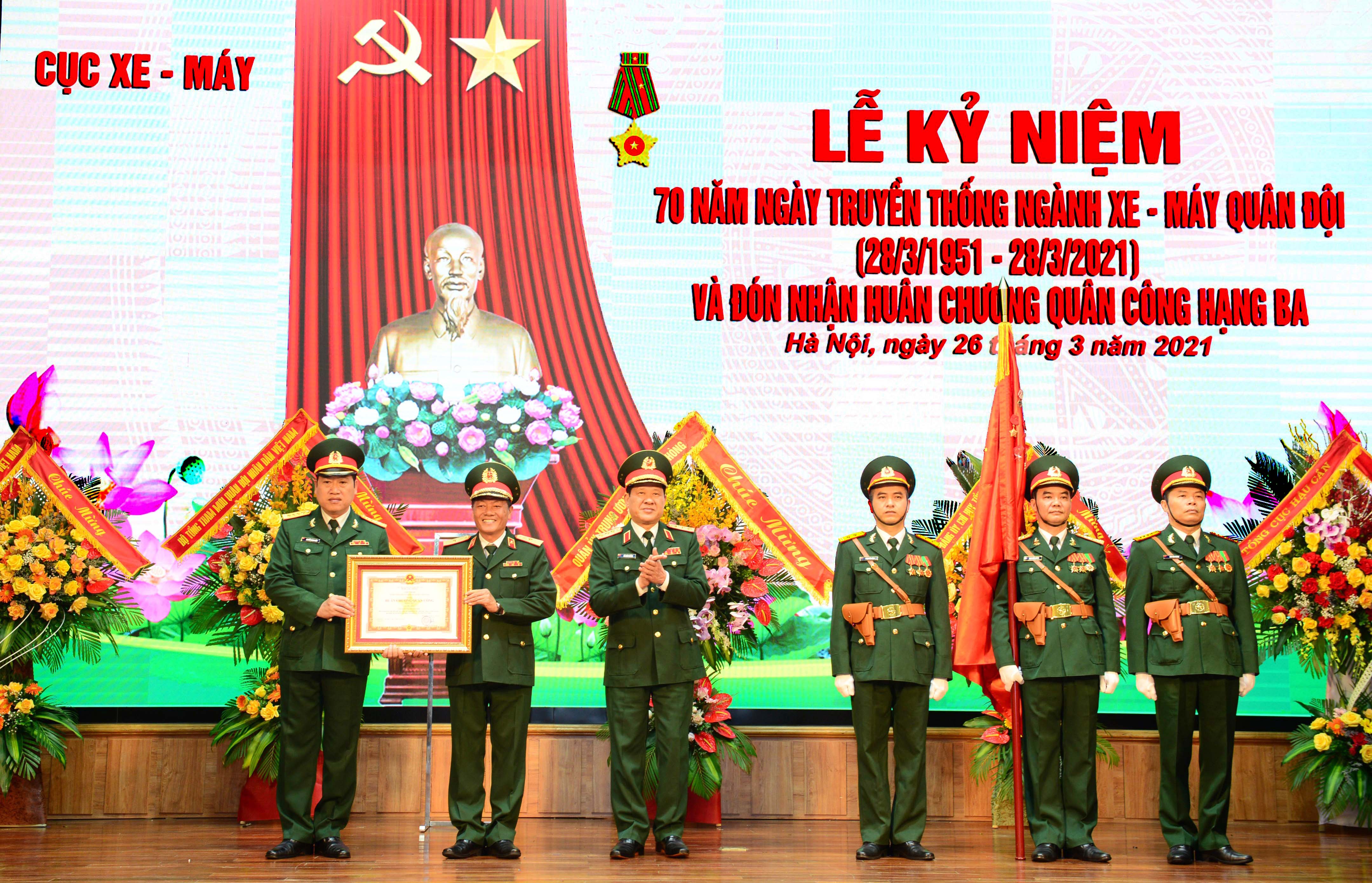 Cục Xe - Máy Tổng cục Kỹ thuật đón nhận Huân chương Quân công hạng Ba