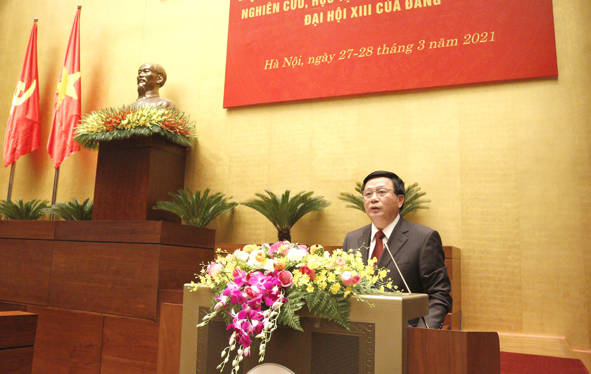 Khẳng định sự lãnh đạo của Đảng là nhân tố quyết định và Nhân dân là cội nguồn sức mạnh