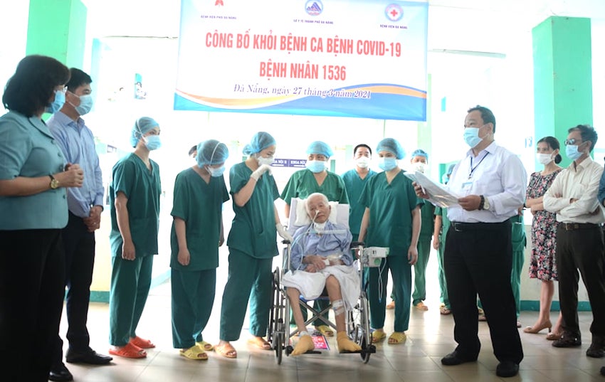 Bệnh nhân COVID-19 nặng nhất nước đã khỏi bệnh