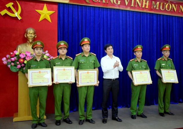 Quảng Ninh Khen thưởng tập thể, cá nhân phá nhanh vụ trọng án