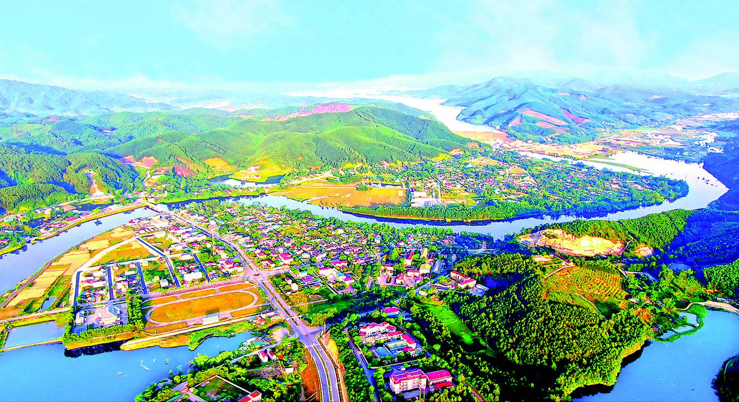 Vũ Quang - Huyện miền núi biên giới đầu tiên cả nước đạt chuẩn nông thôn mới