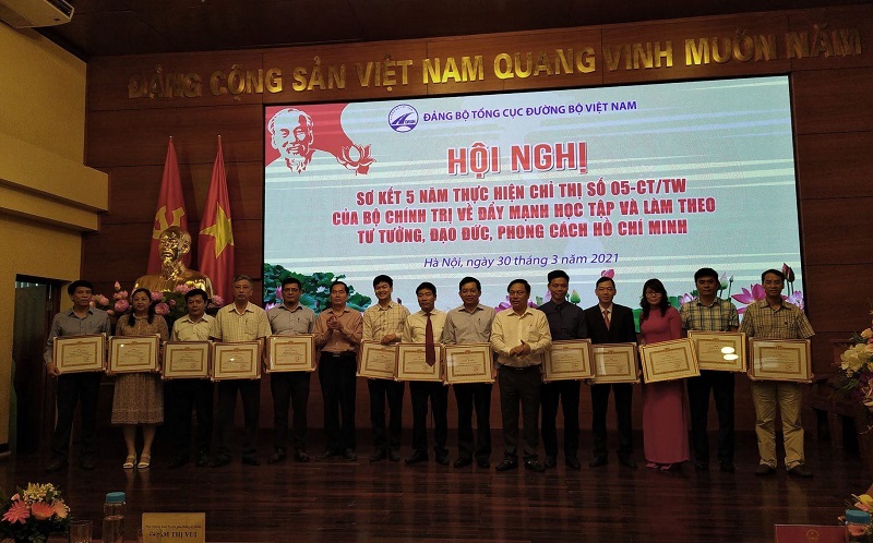 Ngành Đường bộ tiếp tục đẩy mạnh học tập và làm theo Bác