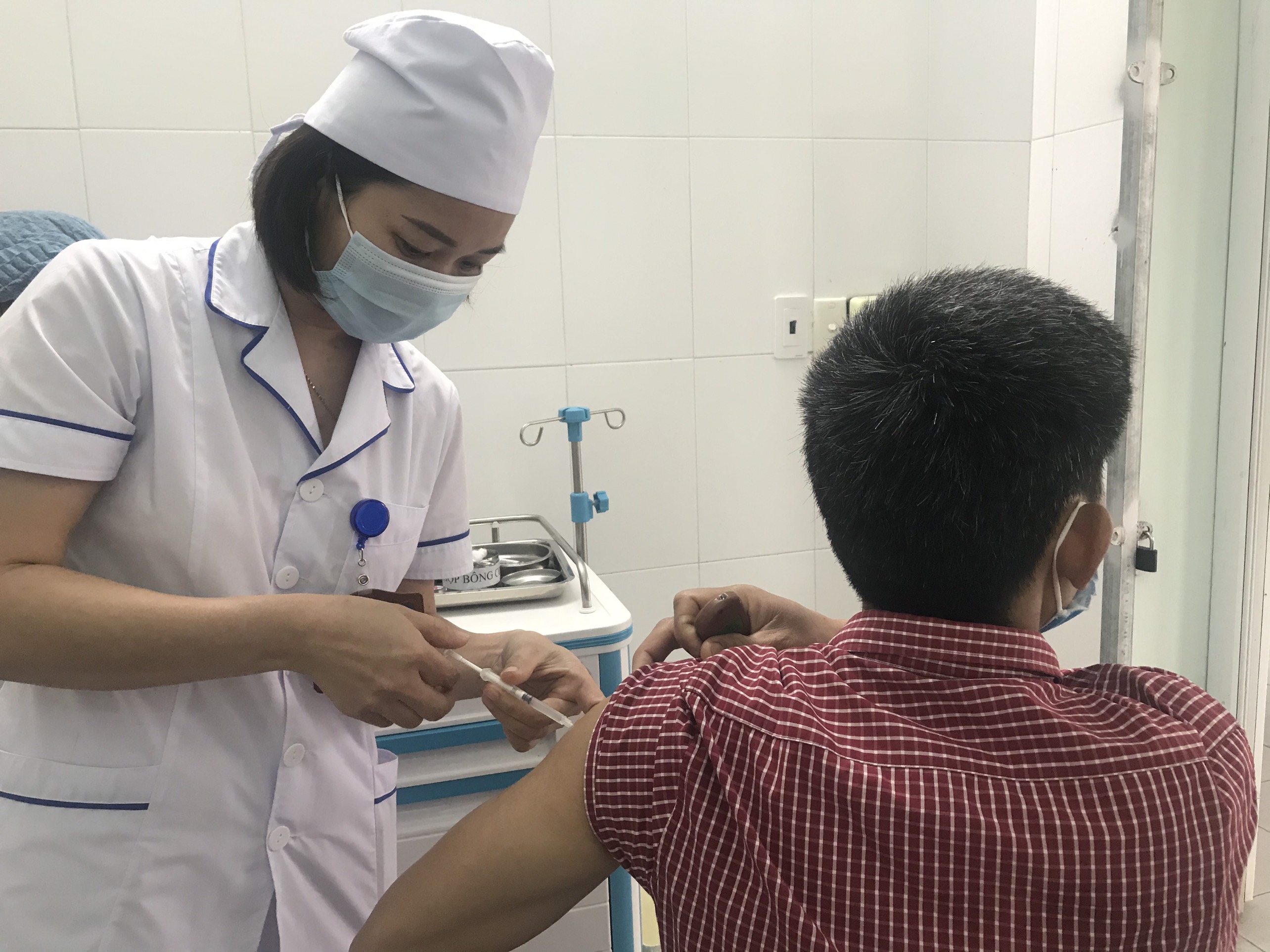 Gần 46 500 người Việt Nam đã tiêm vắc xin COVID-19