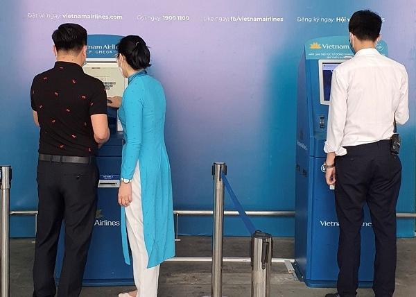 Lần đầu tiên có dịch vụ tự làm thủ tục tại sân bay