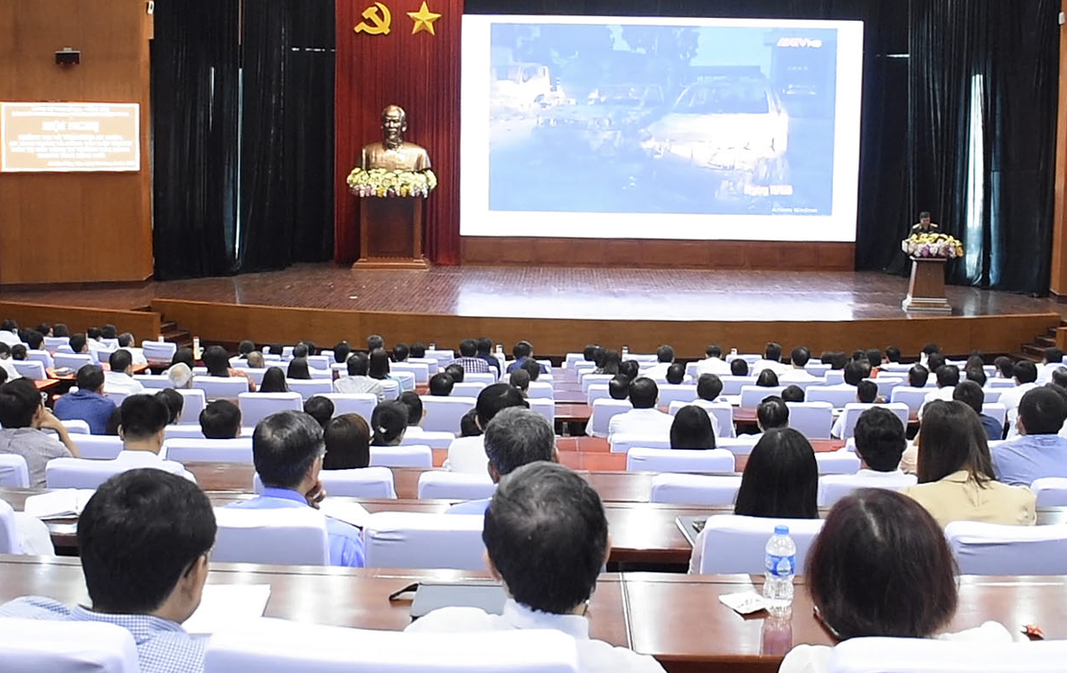 Trang bị kiến thức an ninh, an toàn mạng và đấu tranh bảo vệ nền tảng tư tưởng của Đảng