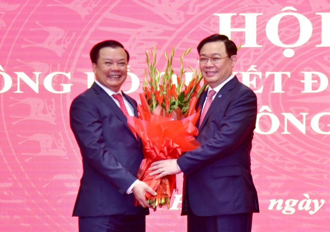 Trao quyết định phân công tân Bí thư Thành ủy Hà Nội