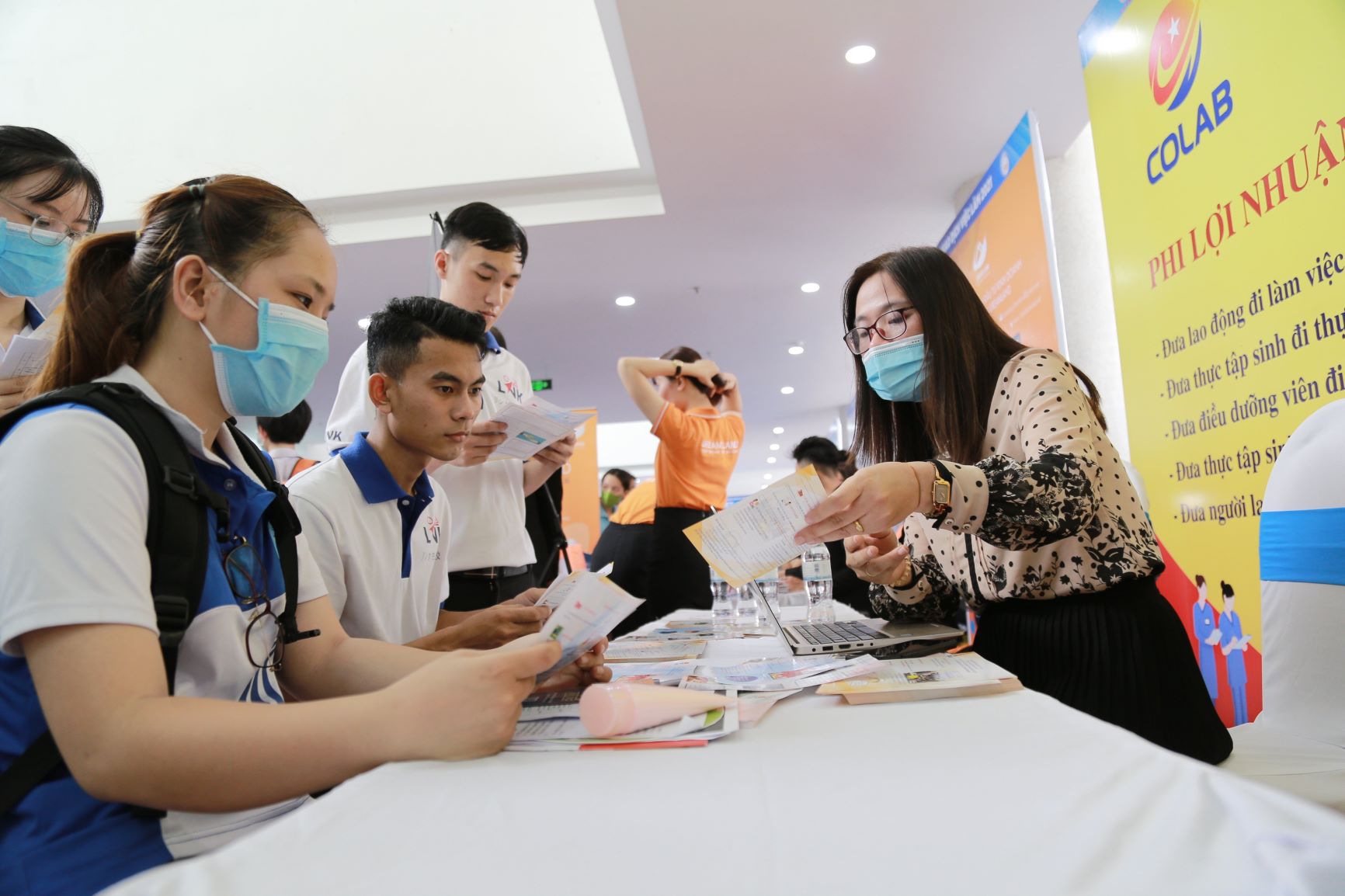 Hơn 10 000 việc làm được giới thiệu tại sàn giao dịch năm 2021