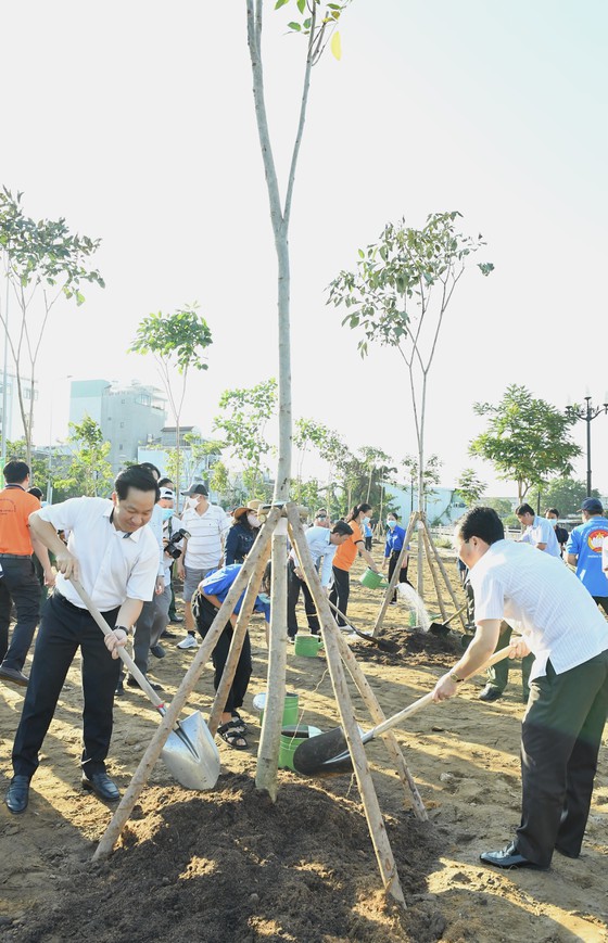 Thủ Đức phát động trồng cây và vệ sinh môi trường