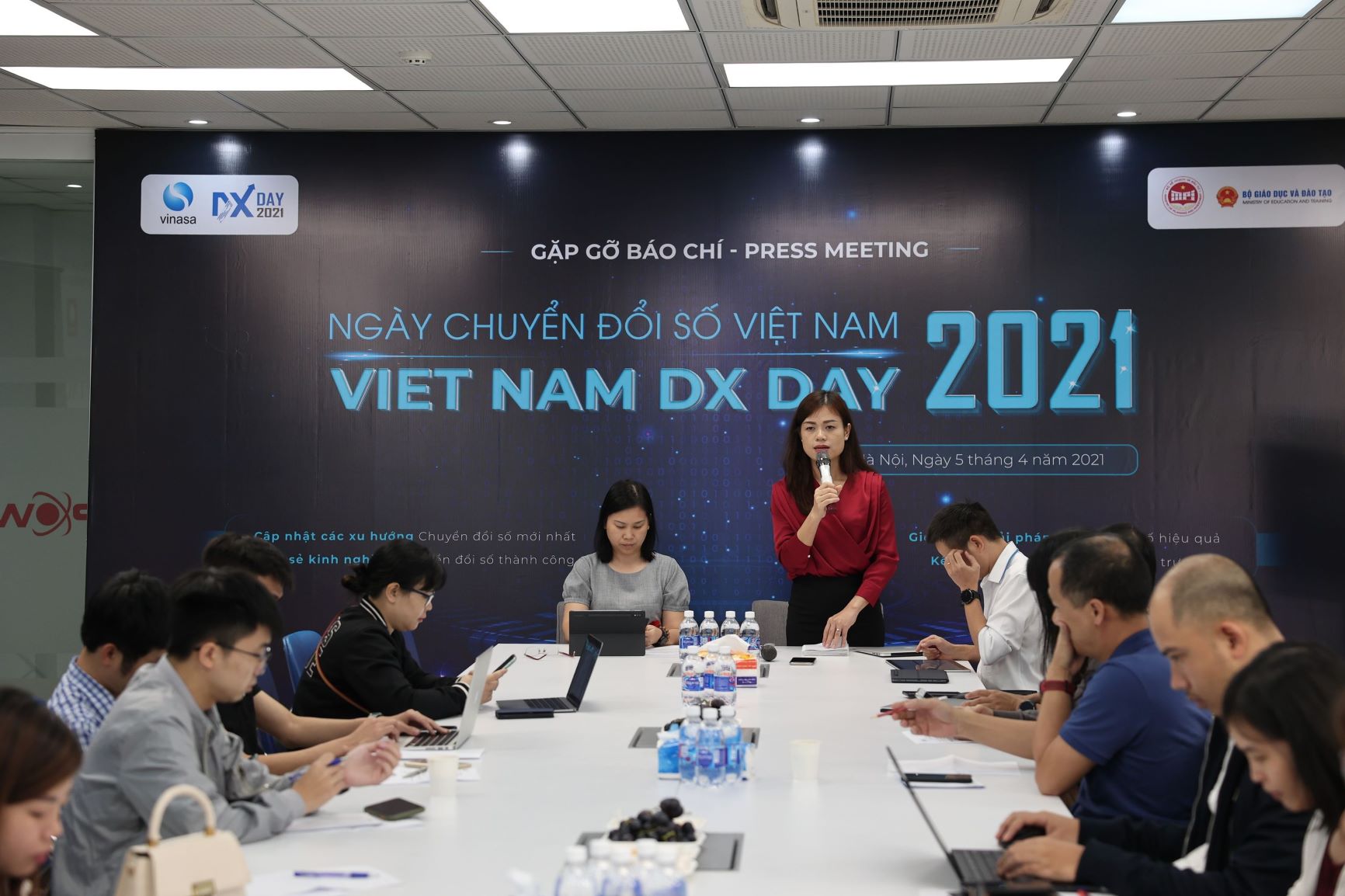 Thúc đẩy mạnh mẽ chuyển đổi số