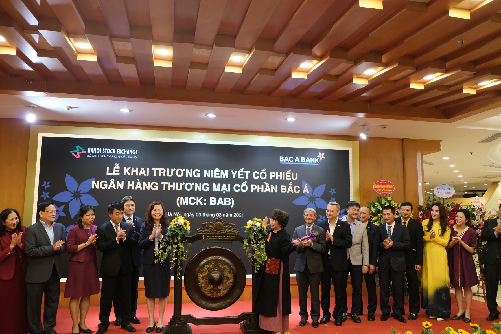 Giá trị vốn hóa thị trường niêm yết HNX tăng 18,4