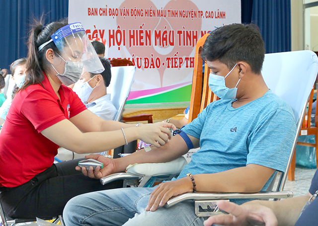 Tích cực tham gia hiến máu tình nguyện