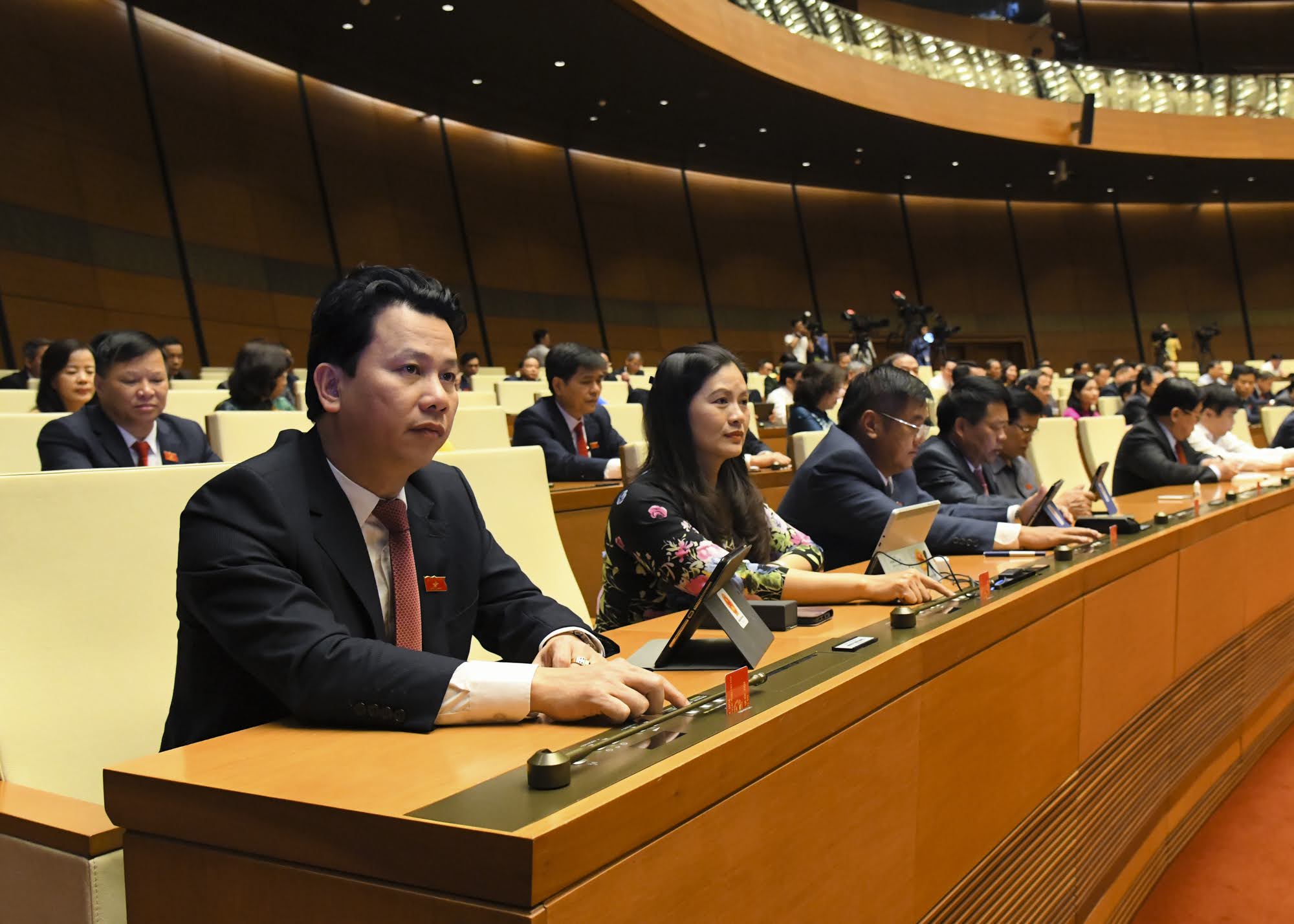 Thông qua Nghị quyết công tác nhiệm kỳ 2016-2021 của các cơ quan trong bộ máy Nhà nước