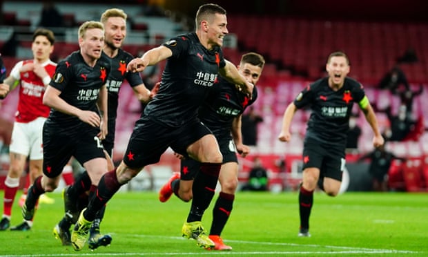 Arsenal gây thất vọng tại Europa League