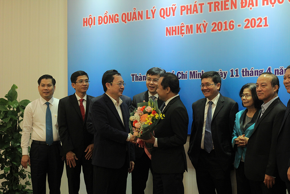 PGS TS Vũ Hải Quân làm Chủ tịch Hội đồng Quản lý Quỹ Phát triển ĐHQG TPHCM