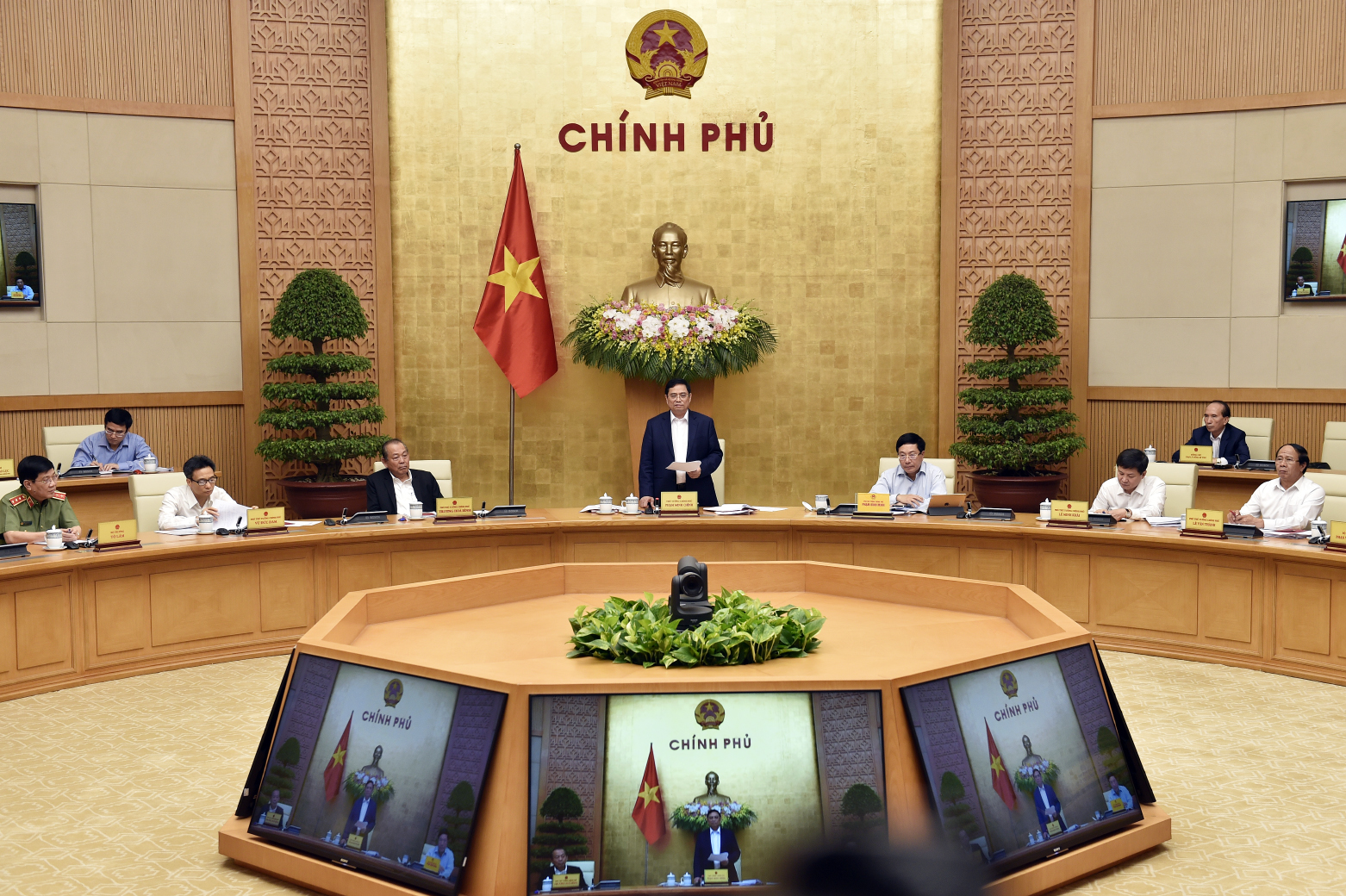 Nghị quyết Phiên họp triển khai công việc của Chính phủ sau kiện toàn
