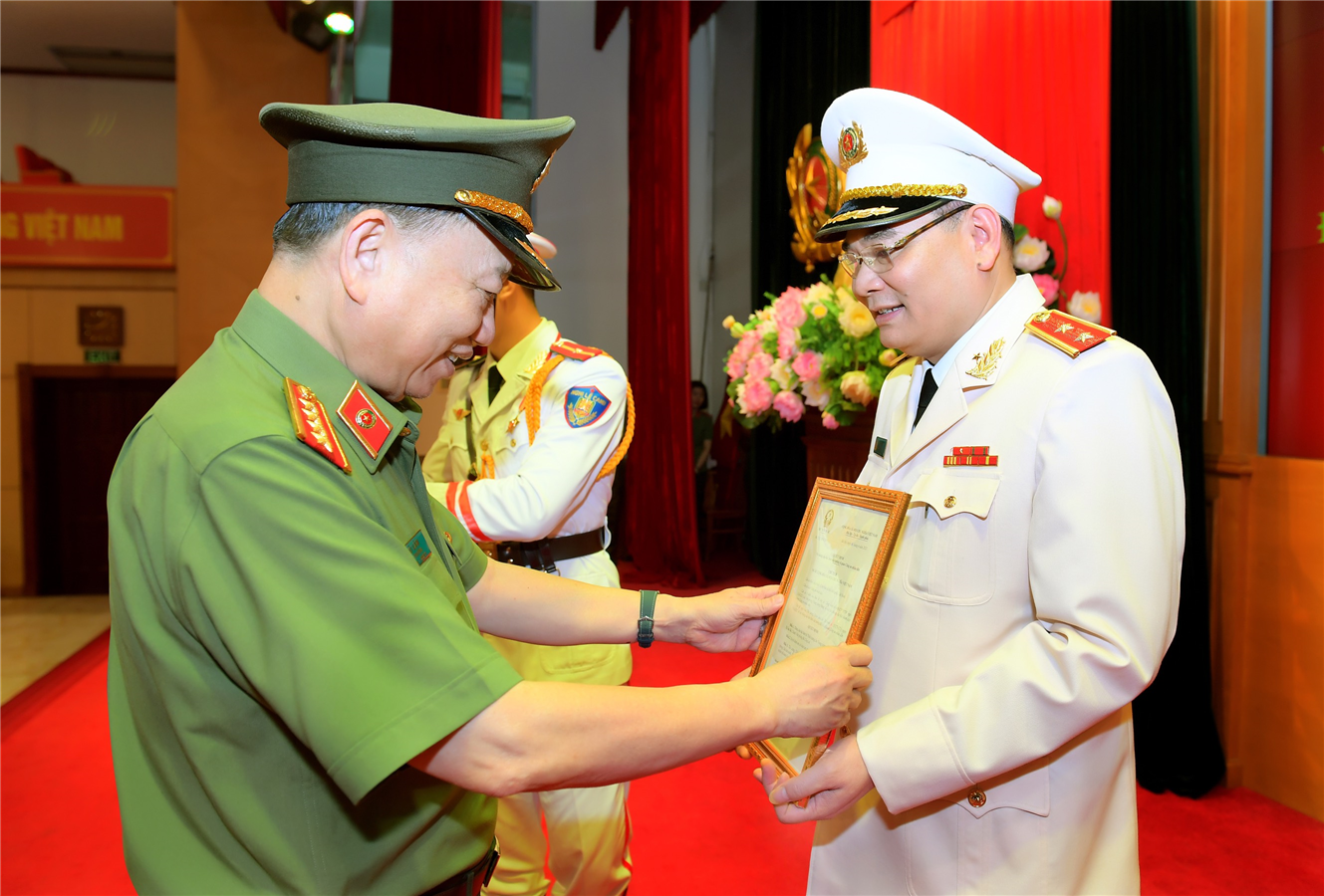 Thăng cấp bậc hàm Trung tướng đối với đồng chí Tô Ân Xô