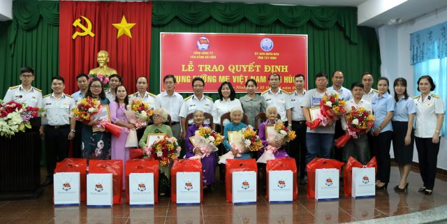 Hoạt động ý nghĩa tri ân Mẹ Việt Nam Anh hùng