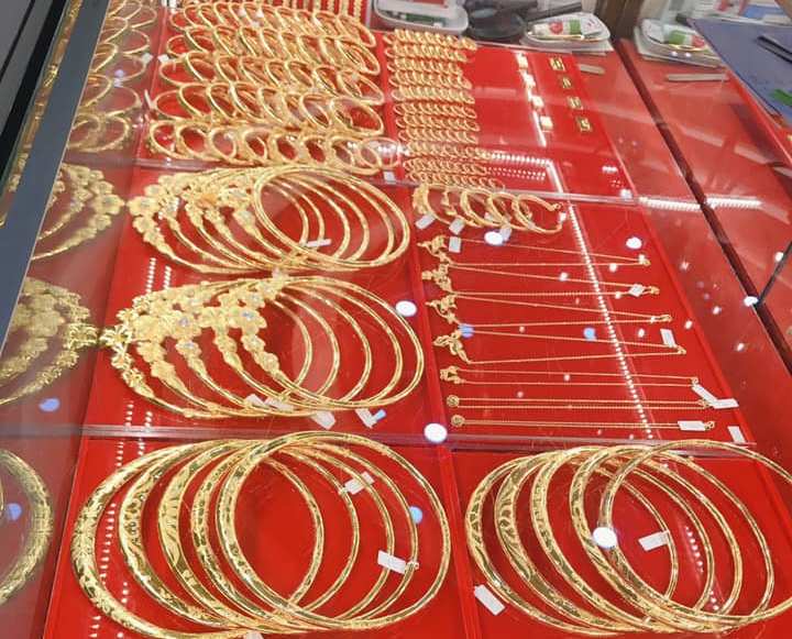 Giá vàng và tỷ giá trung tâm cùng giảm