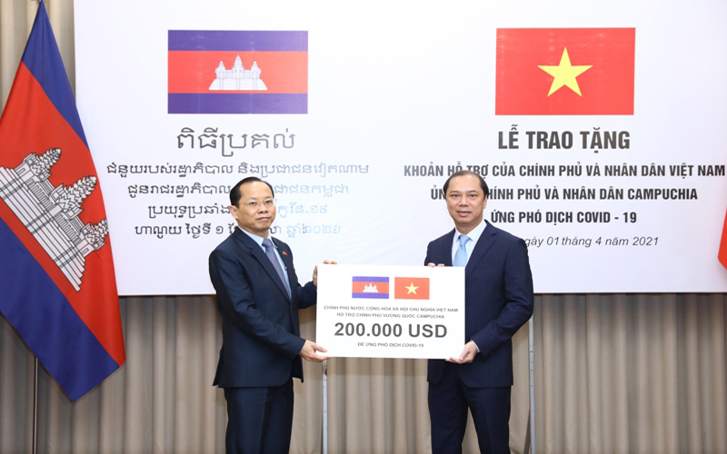 Việt Nam ủng hộ nhân dân Campuchia ứng phó phòng, chống dịch COVID-19