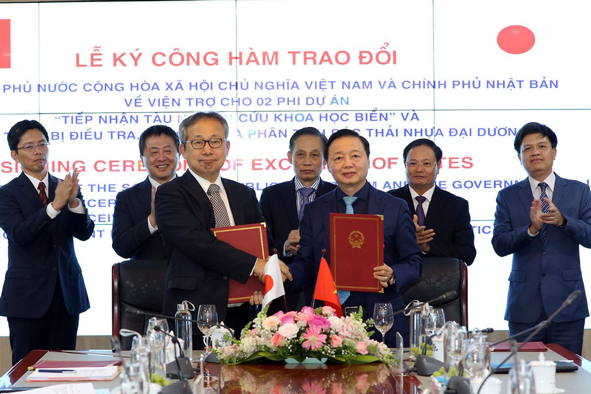 Việt Nam - Nhật Bản Ký công hàm dự án tàu biển và thiết bị khảo sát rác thải nhựa đại dương
