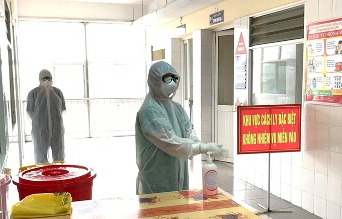 Thêm 6 ca mắc COVID-19 là người nhập cảnh