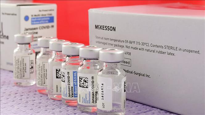 Mỹ cho phép nối lại sử dụng vaccine ngừa COVID-19 của J J