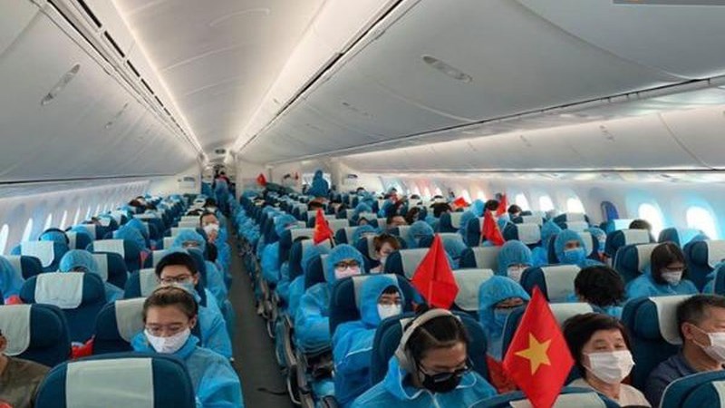Tăng cường quản lý các chuyến bay đưa người nhập cảnh Việt Nam