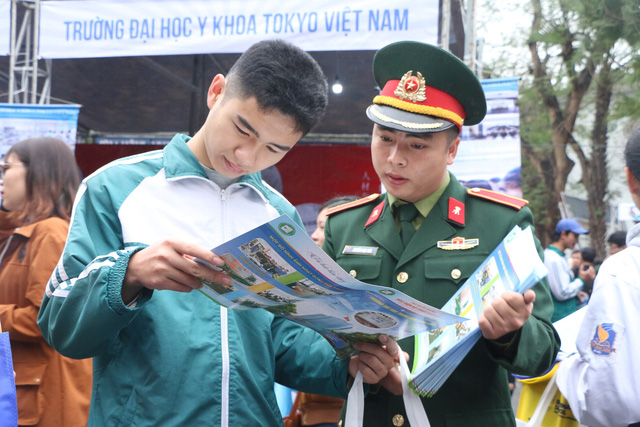 Kéo dài thời gian sơ tuyển vào các trường quân đội đến ngày 15 5 2021