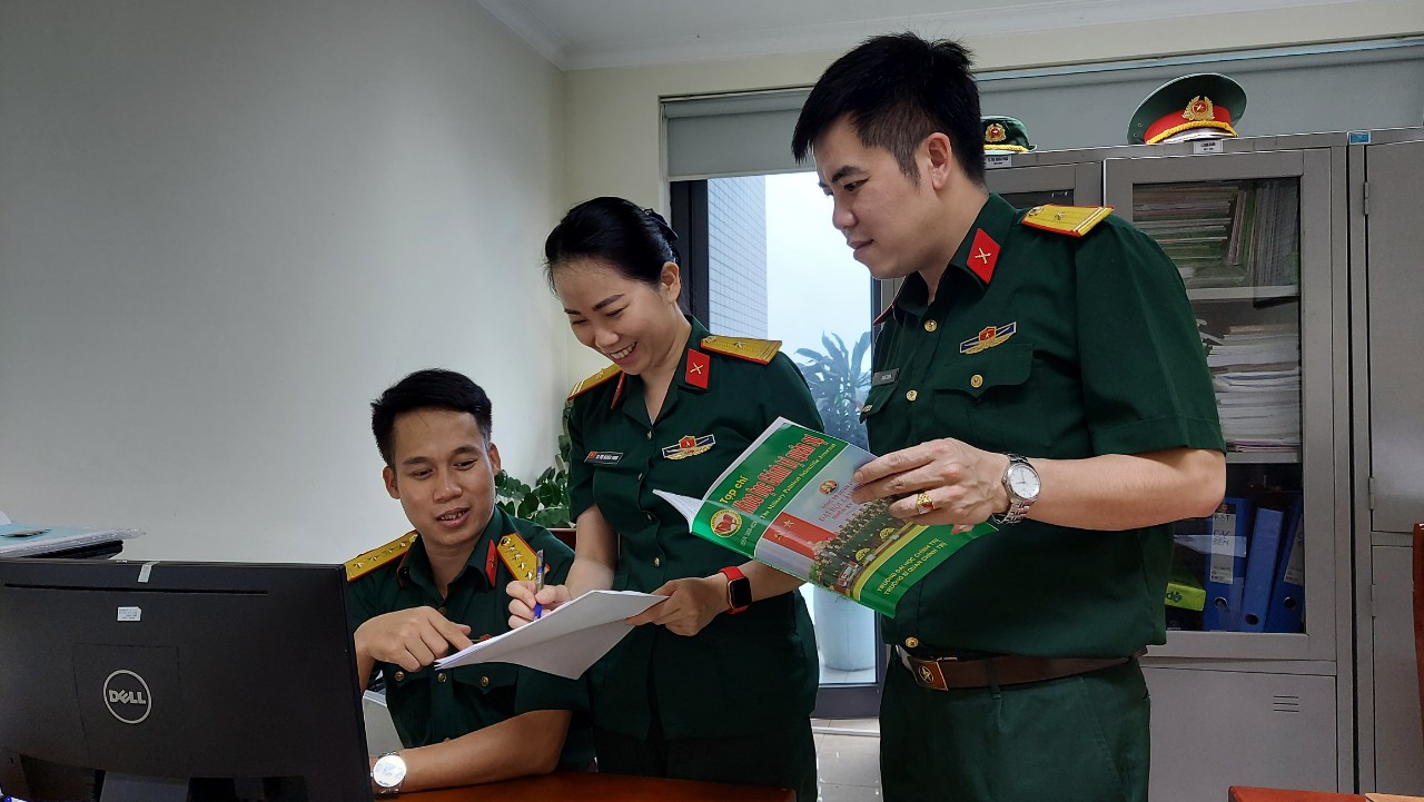 Nỗ lực đồng hành cùng đội ngũ cán bộ chính trị ở đơn vị cơ sở