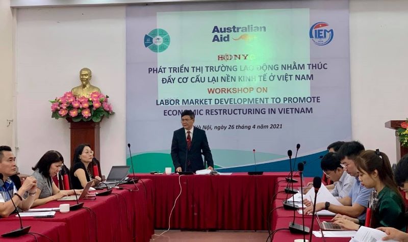 Tăng năng suất lao động để thúc đẩy cơ cấu lại nền kinh tế