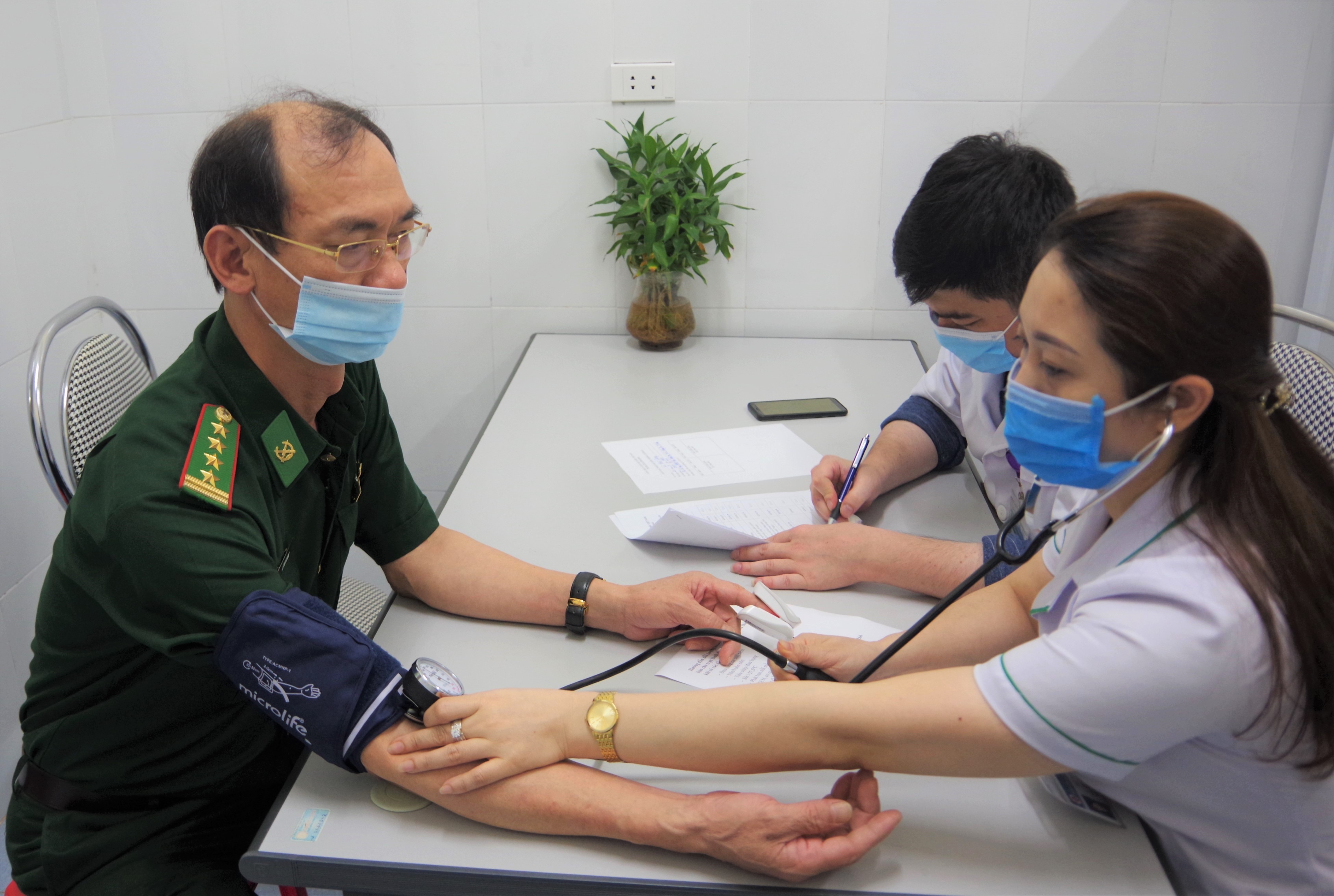 Cán bộ, chiến sỹ BĐBP Nghệ An tiêm vaccine ngừa COVID-19