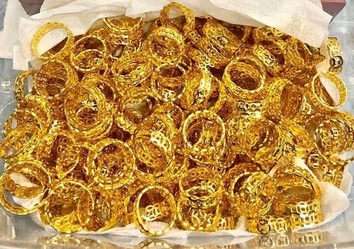 Giá vàng trong nước và USD đồng loạt giảm