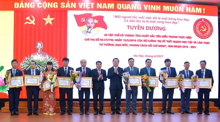 Nêu gương phải trở thành việc làm tự giác, thường xuyên, hiệu quả của cán bộ, đảng viên
